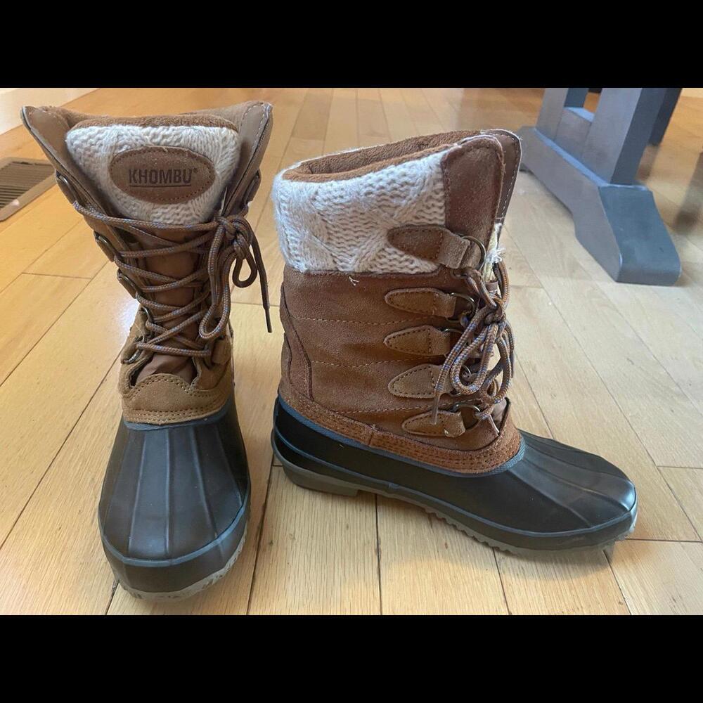 Winter boots with cable knit trim
